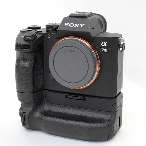 【α7 III ボディ（ILCE-7M3） 中古品】 SONY デジタル一眼カメラ（レンズ別売、Eマウント）（縦位置グリップ付）