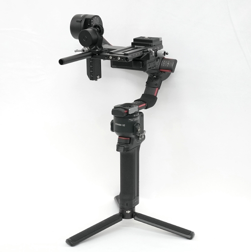 【DJI RS 2 Proコンボ 現状渡し 中古品】 DJI 一眼レフカメラ用 プロ向けハンドヘルド式3軸カメラジンバル